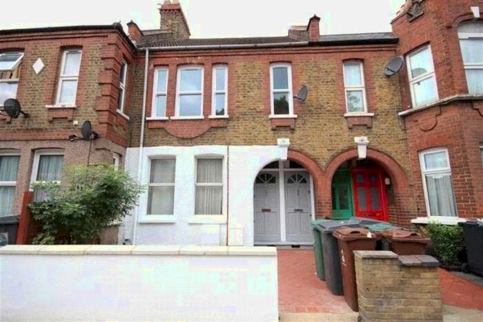 2 Bedroom Maisonette To Rent In Chingford Road, Walthamstow, London E17