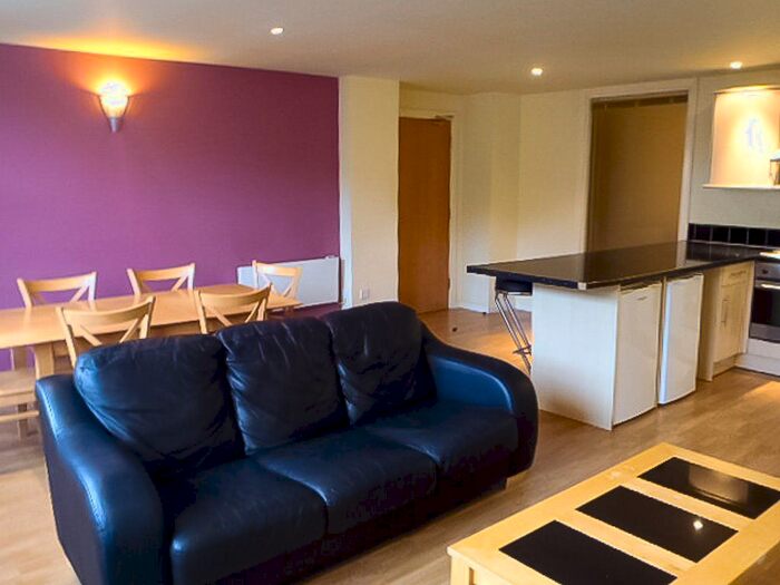2 Bedroom Flat To Rent In Broadway, Bradford, BD1