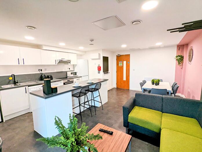 6 Bedroom Flat To Rent In - George Road, Five Ways, West Midlands, B15