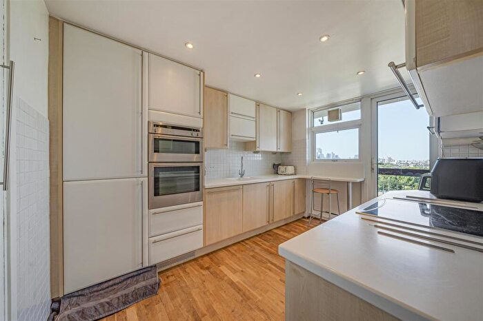 2 Bedroom Flat To Rent In Rotherhithe New Road, London, SE16