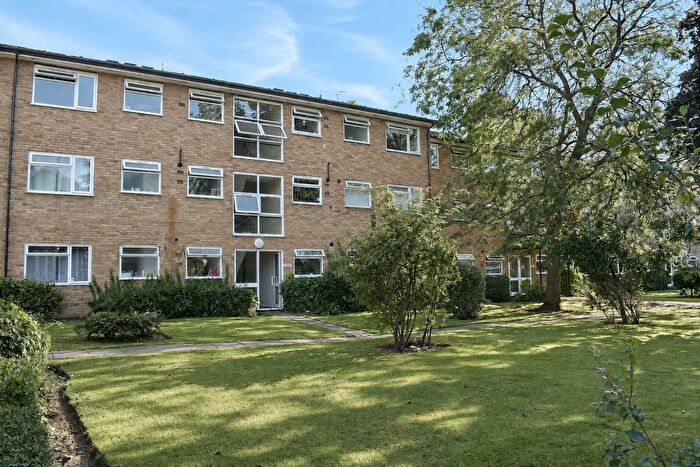 2 Bedroom Apartment To Rent In Brockley Combe, Weybridge, KT13