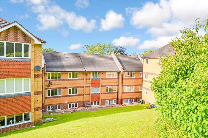 2 Bedroom Apartment For Sale In Wheeler Court, Tilehurst, Reading, RG31