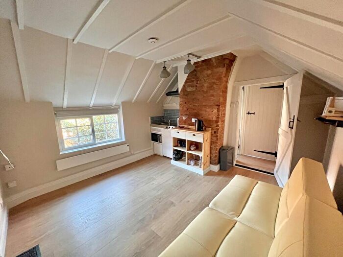 1 Bedroom Flat To Rent In B Kirk Gate, NG24