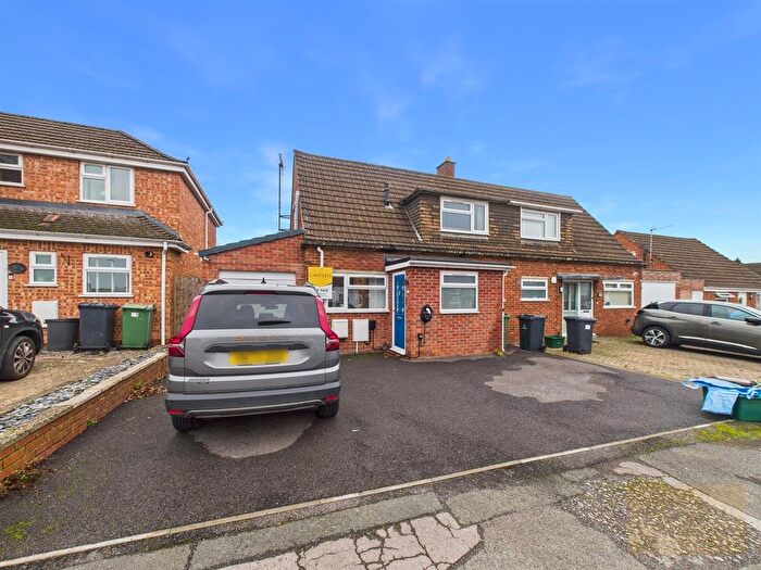 4 Bedroom Semi-Detached House For Sale In Oxstalls Way, Longlevens, Gloucester, GL2