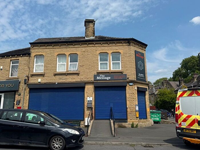 3 Bedroom Flat To Rent In Norman Road, Huddersfield, HD2