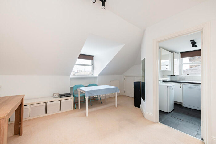 2 Bedroom Apartment To Rent In Crossfield Road, London, NW3