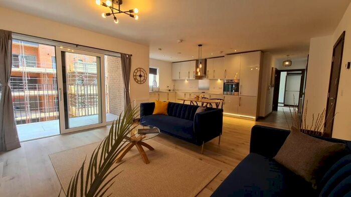 2 Bedroom Flat To Rent In Victoria Avenue, Southend On Sea, SS2