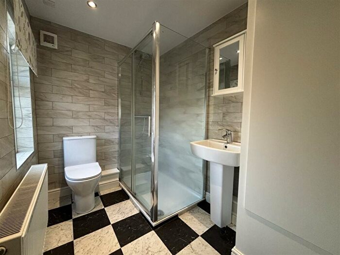 1 Bedroom Flat To Rent In Chapel Street, Glossop, SK13