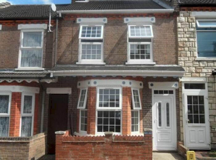 4 Bedroom Terraced House To Rent In Lyndhurst Road, Luton, Bedfordshire, LU1