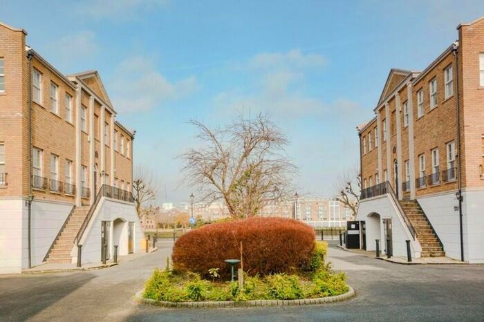 1 Bedroom Apartment To Rent In Elizabeth Square, London, SE16