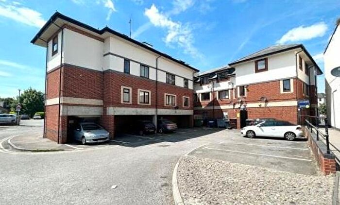 2 Bedroom Apartment To Rent In Granby Court, Reading, RG1