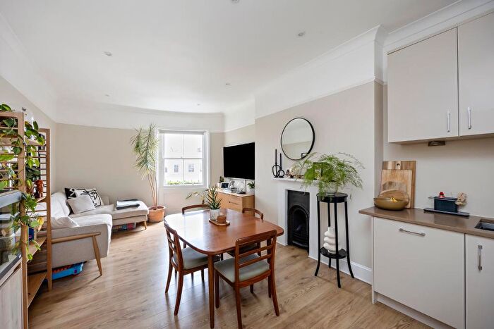 2 Bedroom Apartment For Sale In Brunswick Place, Hove, BN3