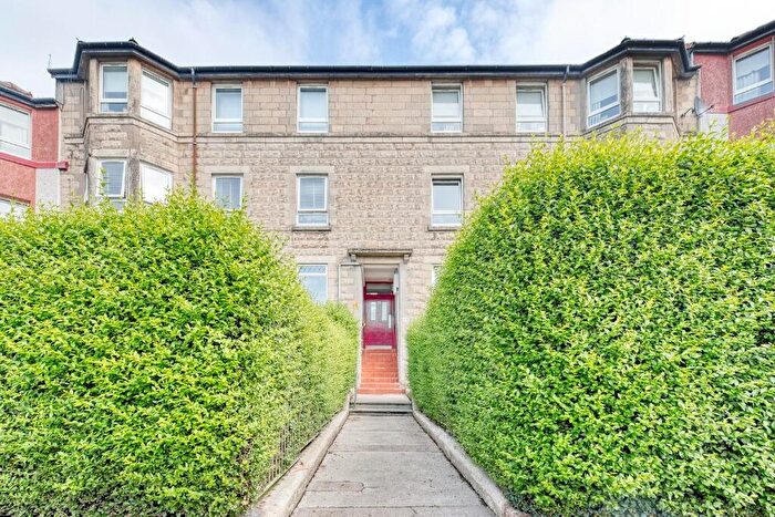 3 Bedroom Flat To Rent In Broomknowes Road, Springburn, Glasgow, G21