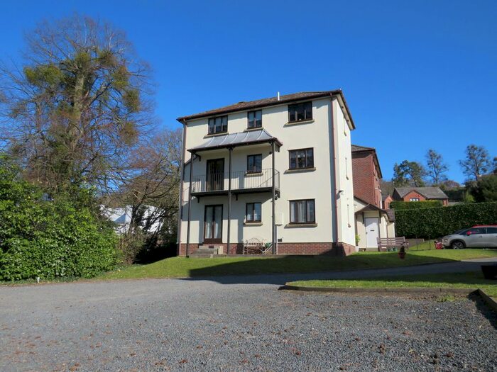 2 Bedroom Flat To Rent In Wych Elm Close, Worcester, WR5