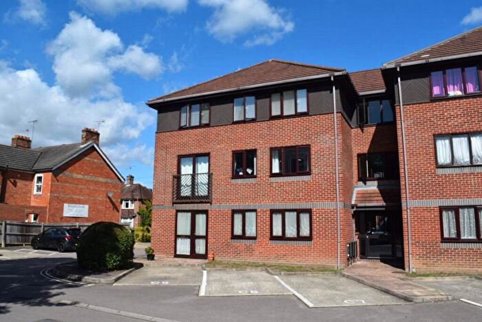 1 Bedroom Flat For Sale In Oakfields, Alexandra Avenue, Camberley, Surrey, GU15