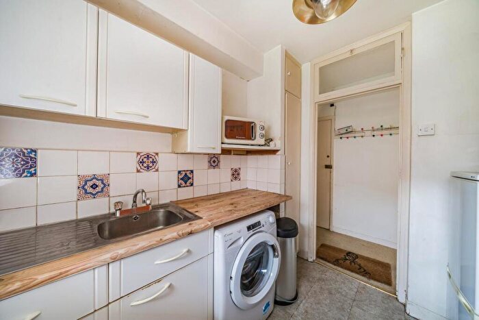 2 Bedroom Flat For Sale In Champion Hill, Camberwell, SE5