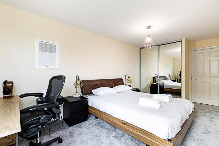 1 Bedroom Flat To Rent In Millharbour, London, E14
