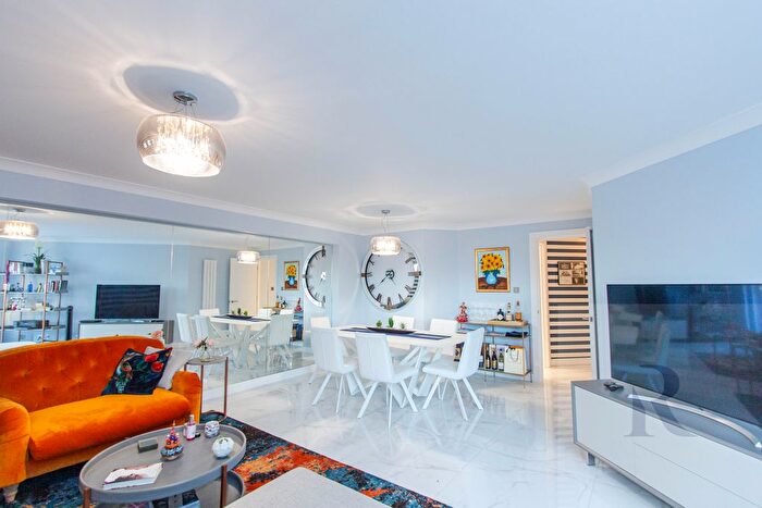 2 Bedroom Flat To Rent In St. Johns Wood Road, London, NW8