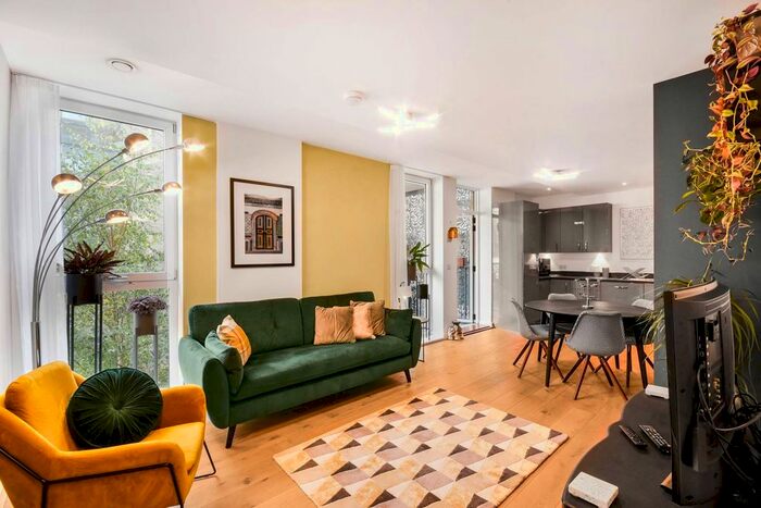 2 Bedroom Flat To Rent In Amelia Street, Elephant And Castle, London, SE17