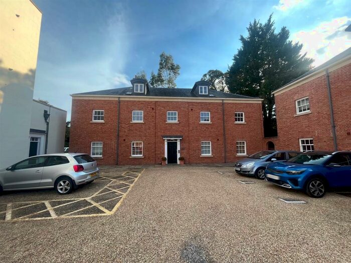 2 Bedroom Flat To Rent In The Coach House, The Mount, Chepstow, NP16