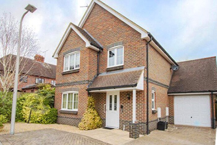 4 Bedroom Detached House For Sale In Village Close, Wokingham, Berkshire, RG41