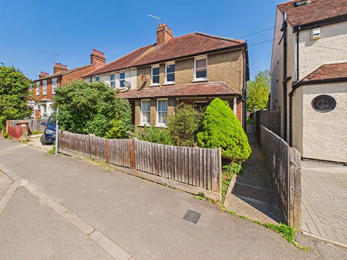 3 Bedroom Semi-detached House For Sale In Highbridge Road, Aylesbury, Buckinghamshire, HP21