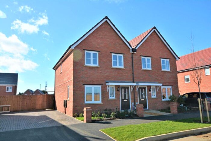 3 Bedroom Semi-Detached House To Rent In Sparrowhawk Crescent, Hardingstone, NN4