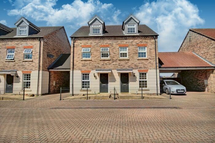 3 Bedroom Semi-Detached House To Rent In Saint Helena Drive, Spalding, PE11