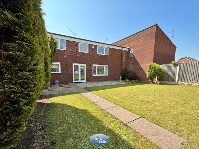 3 Bedroom Semi-Detached House For Sale In Southdene, Worksop, S81