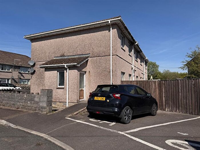 2 Bedroom Flat For Sale In Park Avenue, Capel Hendre, Ammanford, SA18