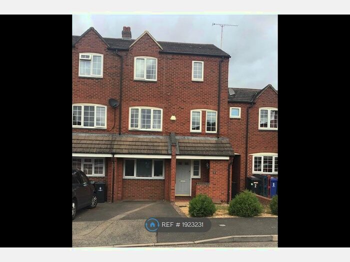 4 Bedroom Terraced House To Rent In Lodge Close, Northampton, NN4