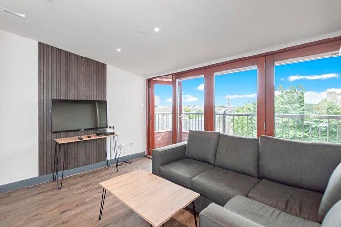 8 Bedroom Town House To Rent In East Crosscauseway, Edinburgh, EH8