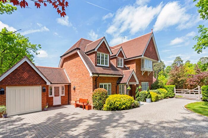 4 Bedroom Detached House For Sale In Eastwood Place, Hook, RG27