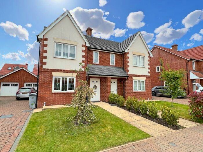 3 Bedroom Semi-Detached House To Rent In Garden Close, Grantham, NG31