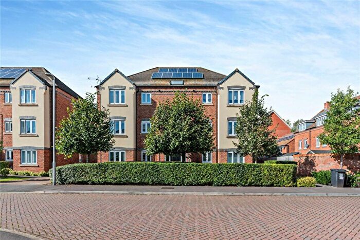 2 Bedroom Apartment For Sale In Carpenters Close, Newbury, RG14