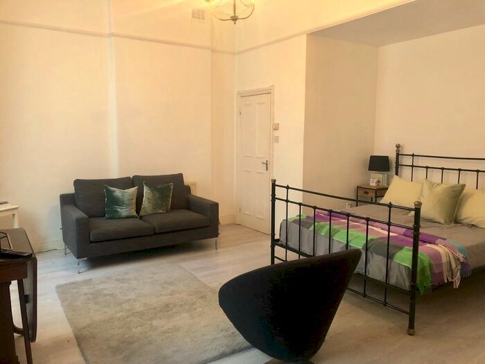 1 Bedroom Flat To Rent In Warwick Square, London, SW1V
