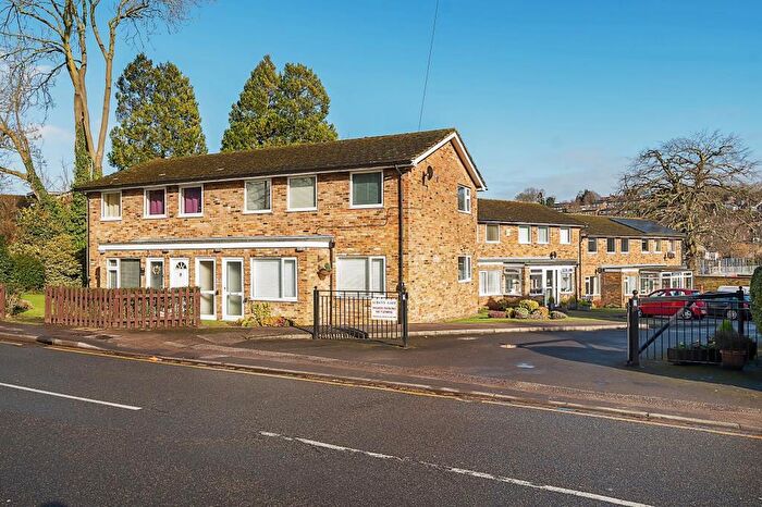 2 Bedroom Flat For Sale In Chesham, Buckingahamshire, HP5
