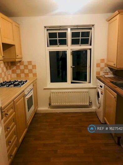 2 Bedroom Flat To Rent In Thamesmead, London, SE28