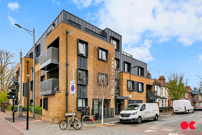 2 Bedroom Flat To Rent In Lea Bridge Road, London, E10