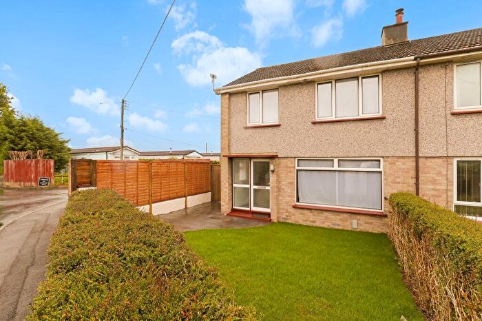 3 Bedroom Semi-Detached House For Sale In Oatfield, Backwell, BS48