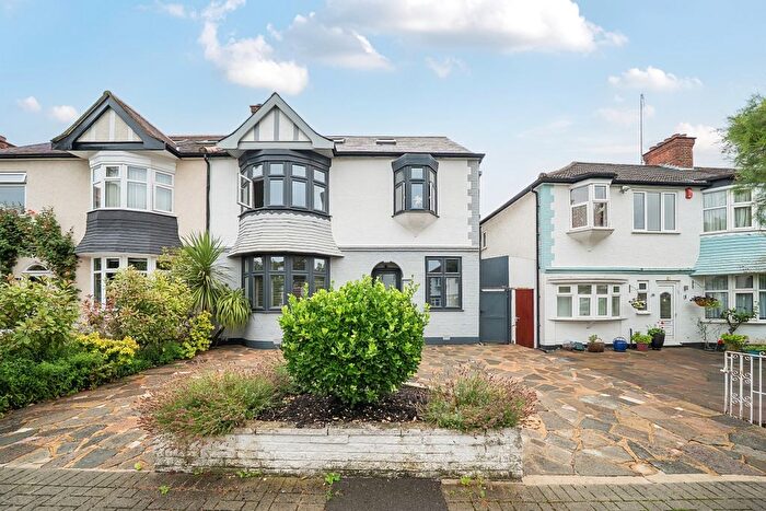5 Bedroom Semi-Detached House To Rent In Dawson Road, London, NW2