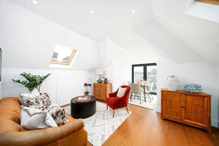 1 Bedroom Flat For Sale In Brondesbury Park, Brondesbury Park, NW6