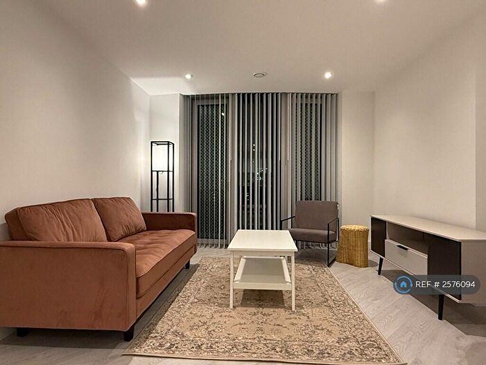 2 Bedroom Flat To Rent In Trinity Way, Manchester, M3