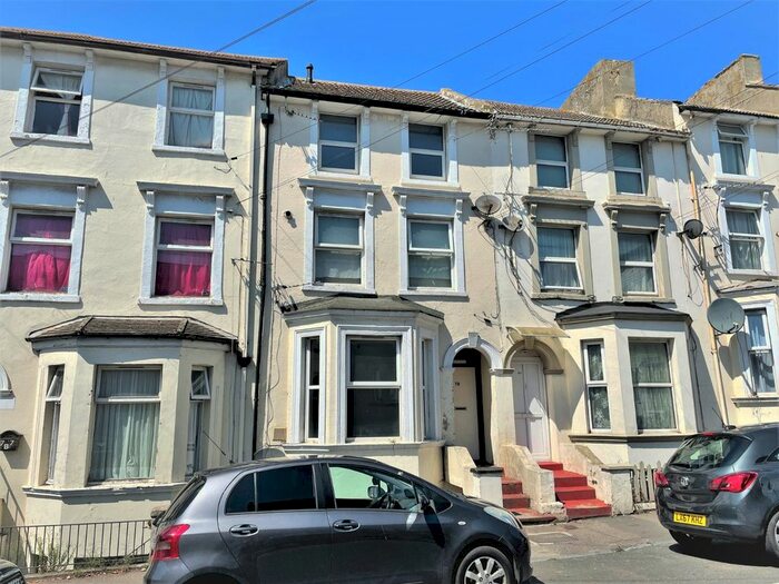 1 Bedroom Flat To Rent In Dover Road, Folkestone, Kent, CT20