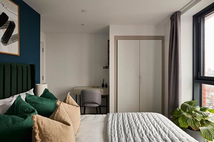 3 Bedroom Flat To Rent In Flat, Swan Street, Manchester, Greater Manchester, M4