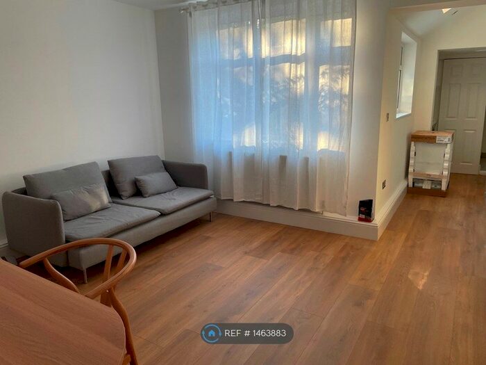 1 Bedroom Flat To Rent In Cavendish Crescent South, Nottingham, NG7