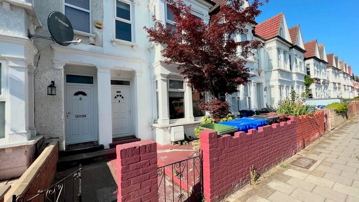 3 Bedroom Flat To Rent In Vaughan Road, Harrow, HA1