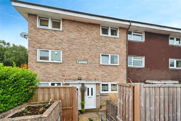 2 Bedroom Maisonette For Sale In Wadhurst Gardens, Southampton, Hampshire, SO19
