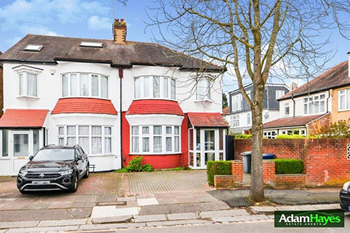 3 Bedroom Semi Detached House For Sale In Limes Avenue, North Finchley, N12