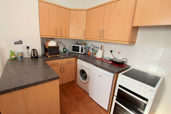 2 Bedroom Apartment To Rent In Woking, GU21